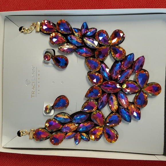 Traci Lynn Multicolored rhinestone massive necklace and earrings purples  NIB - Picture 4 of 9